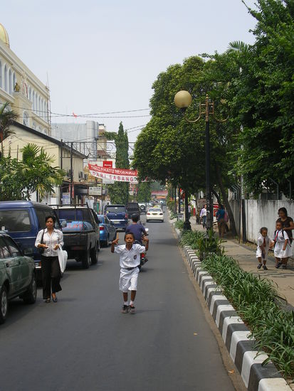 Die Jl Jaksa, hier gibts ne Menge guenstige Unterkuenfte und Restaurants