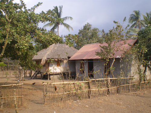 Typisches Wohnhaus im Village