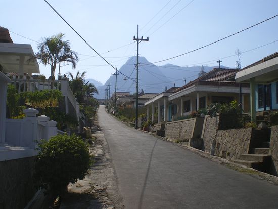 Dorfweg in Lawang