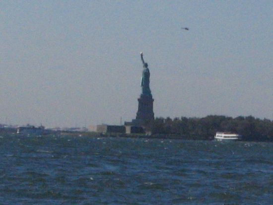 oben rechts ist ein Hubschrauber...