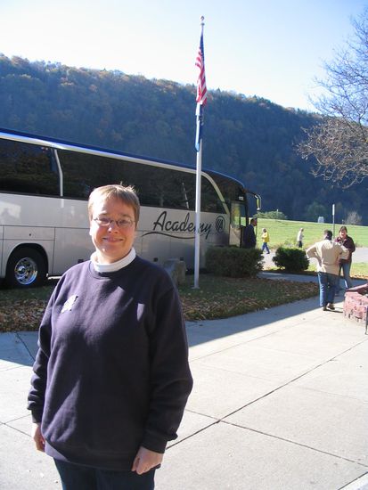 ich vor dem Reisebus