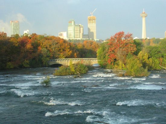 kanadische Seite: rechts der Skylon Tower