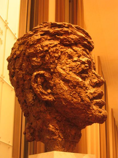J F Kennedy in Bronce
