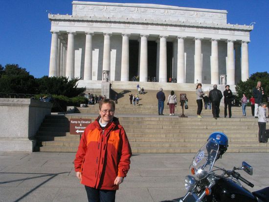 Vor dem Lincoln Gebäude, ich habe den Blick auf reflecting Pool