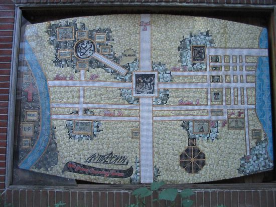 Philadelphia in Stein. Links oben das Philadelphia Museum of Art. In der Mitte das Rathaus, rechts oben davon die Glocke...