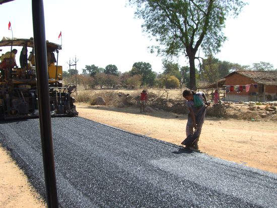 Wie in Österreich - die schweren Arbeiten müssen die Frauen erledigen (ffggg) !!!
