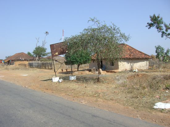 die einzige "Hinweisschild" auf 200 km, aber nicht wirklich leserlich !