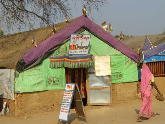 eines der zahlreichen Restaurants in Bodh Gaya