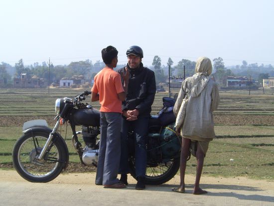 14 Tage sind wir jetzt in Indien und jetzt beginnt der Urlaub, keine Sehenswürdigkeiten mehr, sondern mit der Enfield durch das Land tuckern !!