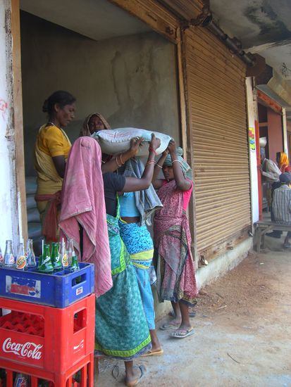 Zu viert wird der Sack gehoben !!! .....