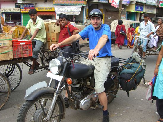 .... und wir sind dann mitten drinnen - waren wir auch, aber nur sprang unser Fahrzeug NICHT an. Da war´s dann doppelt lustig.