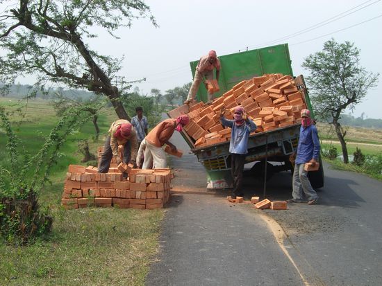 Der LKW hat seine Zwillingsreifen "verloren"