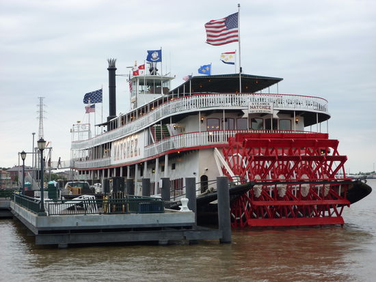 Eine Fahrt mit dem legendären Schauffelraddampfer - wie in den Abenteuern von Tom Sawyer und Huckleberry Finn - durften wir natürlich nicht versäumen.