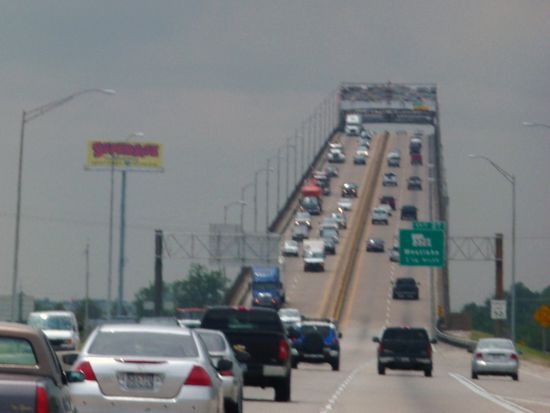 Wenn wir solche Brücken hätten würde im Winter alles stehen !!