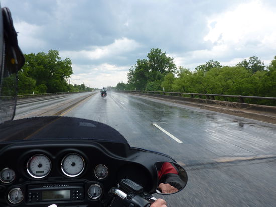 13.21 Uhr - man siehts - Regengewand - vorbei ist es mit dem happy day !!! 