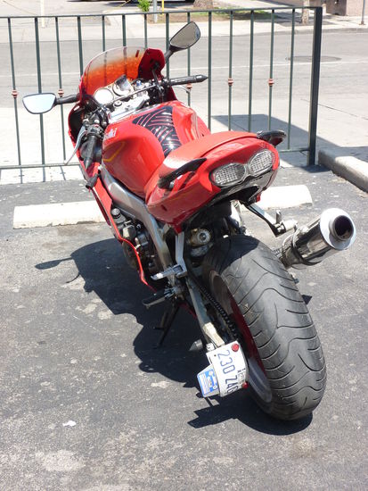 Mal schaun, was man in Österreich dazu sagt, wenn wir unsere Nummertaferl so anbringen - wir wären zumindest vor dem Radar sicher !!