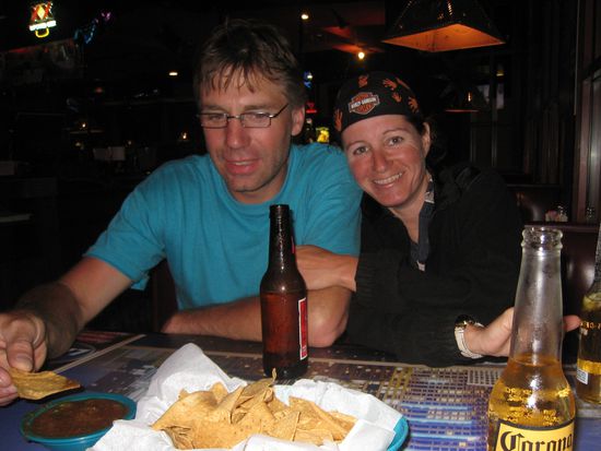 Das war unser Abendessen im Antonios Texmex und dann ab 21.00 Uhr mussten wir vor´s Lokal (Hours: Mon-Fri 11am-11pm; Sat 9am-11pm; Sun 9am-9pm). War uns auch egal - wir haben noch in Ruhe unser Bier getrunken und sind - wie vom Kellner angeordnet - danach über die Terrasse geklettert.