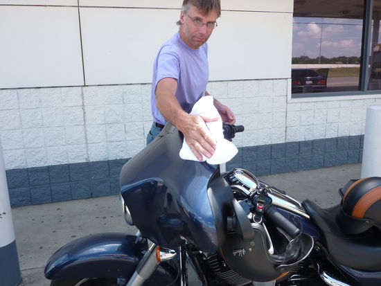 Nur ein paar Meilen gefahren und schon wieder kleben tote Tiere auf der HD - das geht doch nicht 