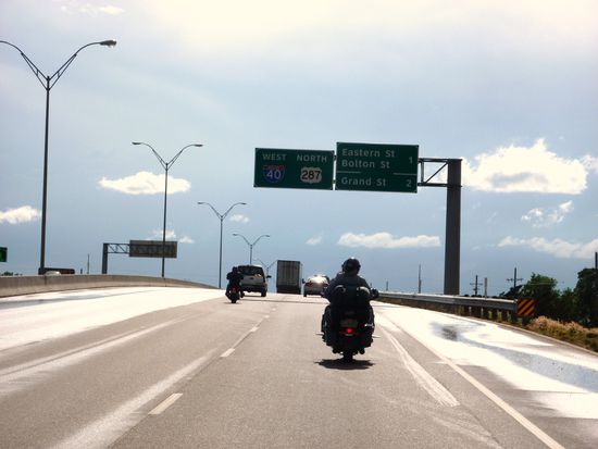 Ich vermute, wir hatten mal wieder das Regengewand ausgepackt, aber dafür nur mehr ca. 10 Meilen nach Amarillo 