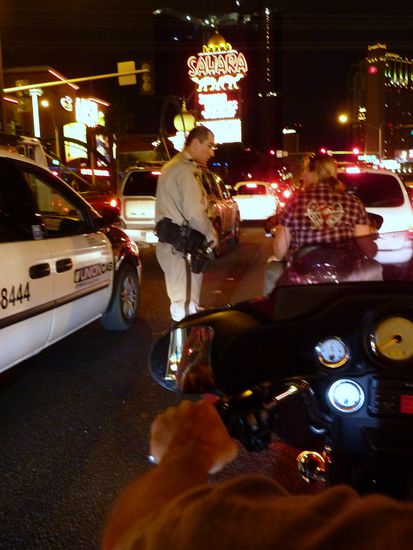 Also zum mitschreiben - IN LAS VEGAS IST EIGENTLICH HELMPFLICHT ! 