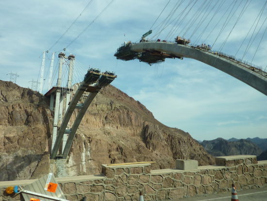 Die Colorado River Bridge - auch 'Hoover Dam Bypass' genannt, soll 2010 in Betrieb genommen werden !