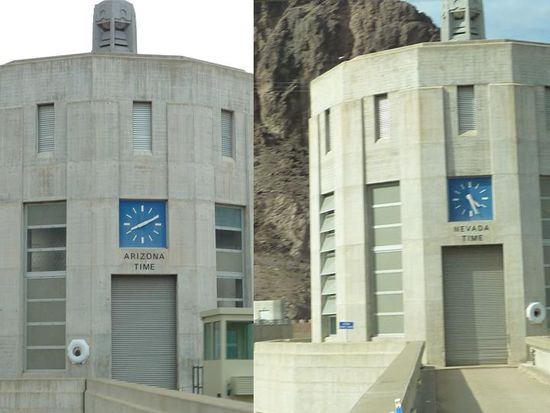 Mountain Time (Arizona) habe ich beim Hinfahren fotographiert und Pacific Time (Nevada) leider erst bei der Heimfahrt - deshalb auch der große Zeitunterschied !!
