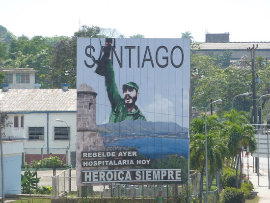 Rebellion gestern, heute Gastfreundschaft, Heldentum immer. 
(Übersetzung aus dem Internet !!) Ich kann´s ja nicht !