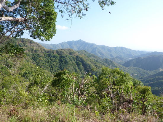 Blick von der La Farola in die Sierra del Puril
