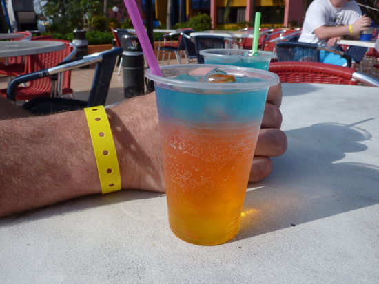 Erkennungsband und Cocktail´s - wie lange werden wir das aushalten ?