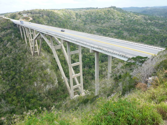 Die höchste Brücke Kuba´s kurz nach Matanzas.