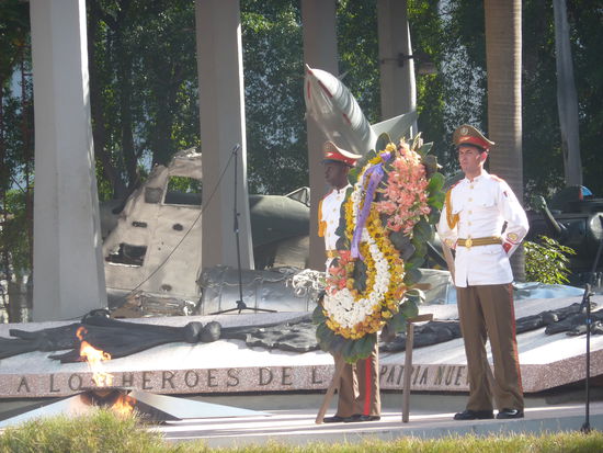vor dem Pavillon Granma