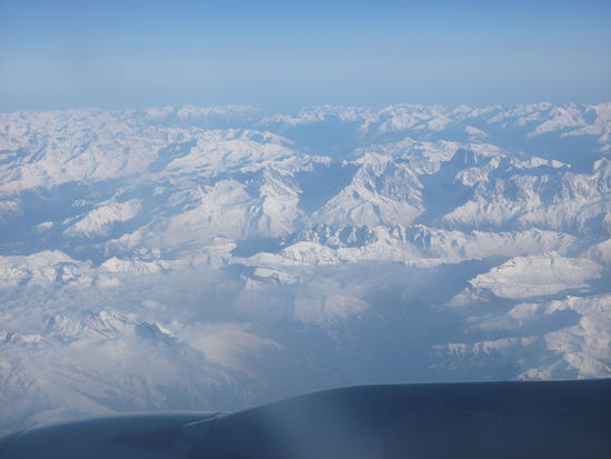 irgendwo zwischen Madrid und Wien, ca. 2 Stunden vor Wien und ich vermute, der Kapitän hat Pyrenäen gesagt - aber sicher weiß ich es nicht mehr.