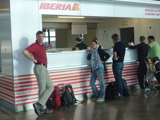 Obwohl "unsere" Maschine noch immer am Flughafen stand mussten wir es akzeptieren - WIR NICHT 