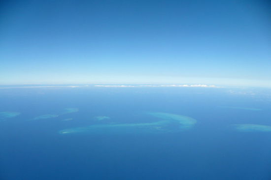 Das Great Barrier Reef vom Flugzeug aus fotografiert (Flug Cairns - Brisbane): Ein Traum in Blau!
