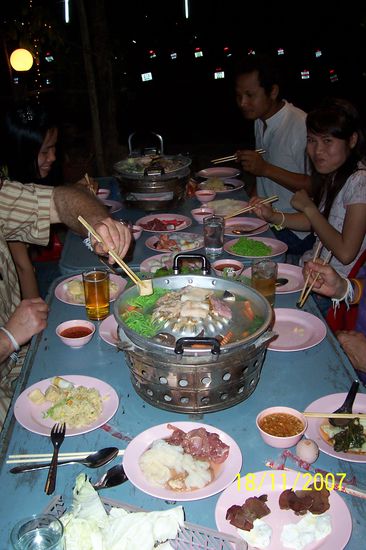 Nong Khai Isan-Barbecue
Wenn Ihr nicht ganz hart im Nehmen seid, lasst Euch niemals dazu einladen