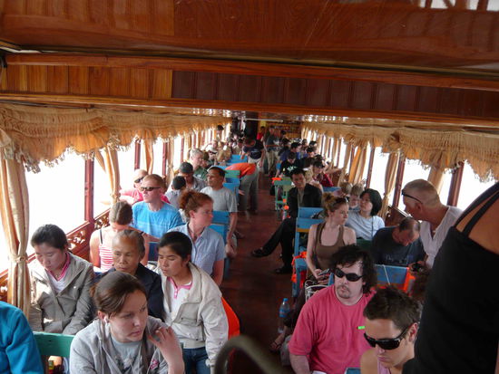 Fuer die naechsten zwei Tage unser neues Zuhause: Holzbaenke a la carte