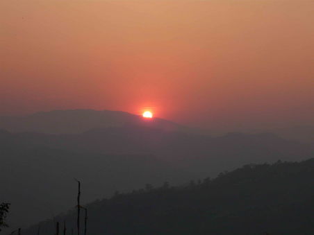 Sonnenuntergang in den Bergen Nordthailands
