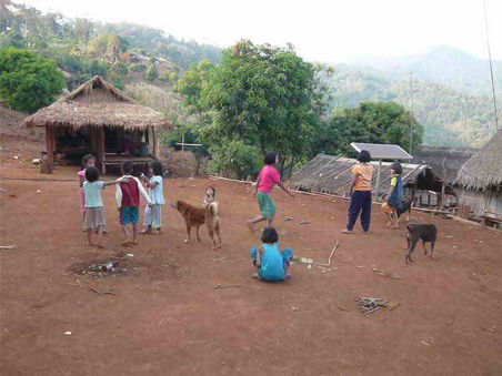 Dorf in den Bergen Nordthailands