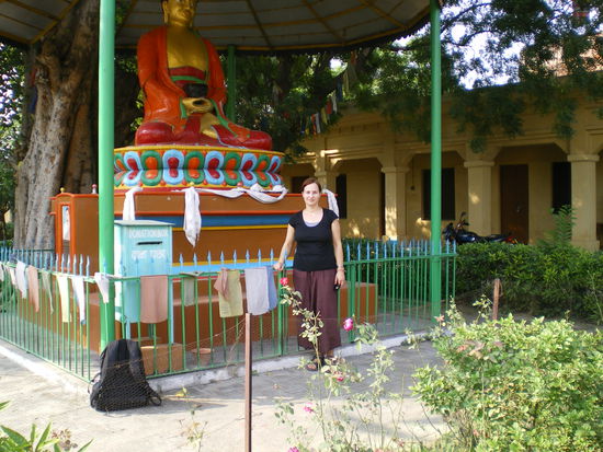 ebenfalls ein buddha, vor dem tibetischen tempel