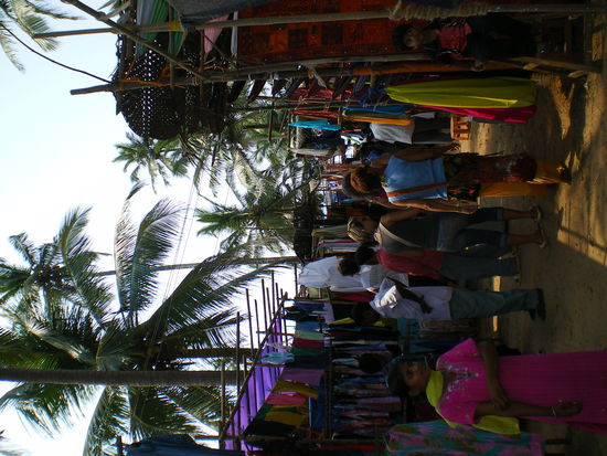 flohmarkt in anjuna