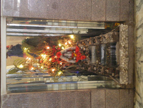 altar fuer ganesh im foyer von manans haus