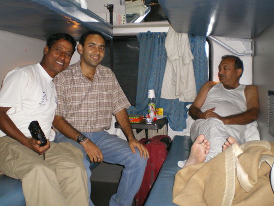 die drei netten herren ausm nachtzug. wir haben uns gut verstanden. so, if you read this: nice greetings and all the best for you.