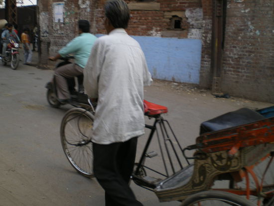 mein rikshafahrer, ja, ich bin auch mal abgestiegen, wenn er nicht mehr konnte, war ja nich mehr so jung...