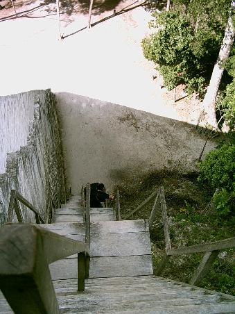 der Abstieg von Tempel V