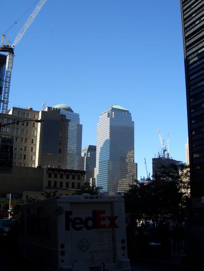 im Hintergrund "Ground Zero"