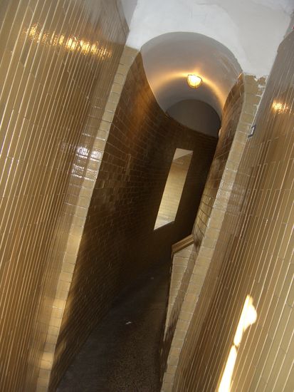 Breite des Ganges : eng