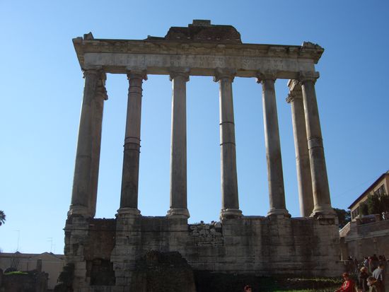 Tempel des Saturn, ehemals die Schatzkammer von Rom ( 479 v Chr eingeweiht)