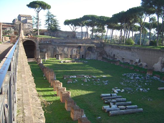 diesen Bereich haben die Kaiser anscheinend fuer private Spiele und andere Zwecke genutzt