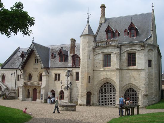 Das ehemalige Torhaus der Abtei und heute der Eingang inklusive Souvenirshop