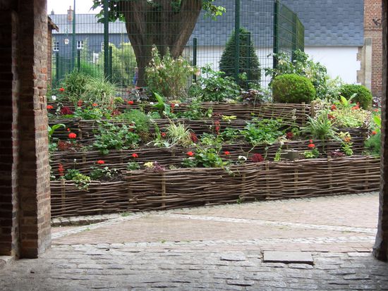 Nette Idee fuer ein Hochbeet